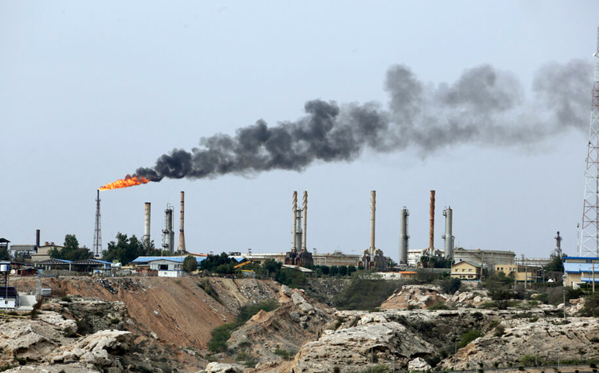 Giá dầu thế giới tiếp tục tăng mạnh khi Iran gia tăng tấn công các tàu vận tải ở vùng Vịnh

